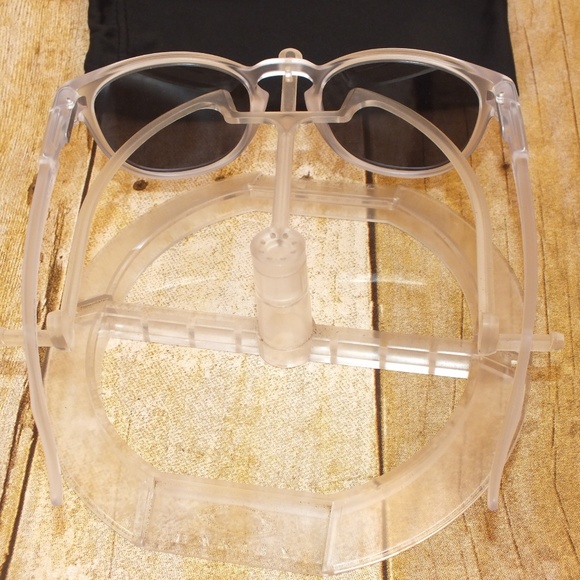 NEW Oakley Latch Matte Clear/Black Iridium UNISEX - Picture 8 of 8